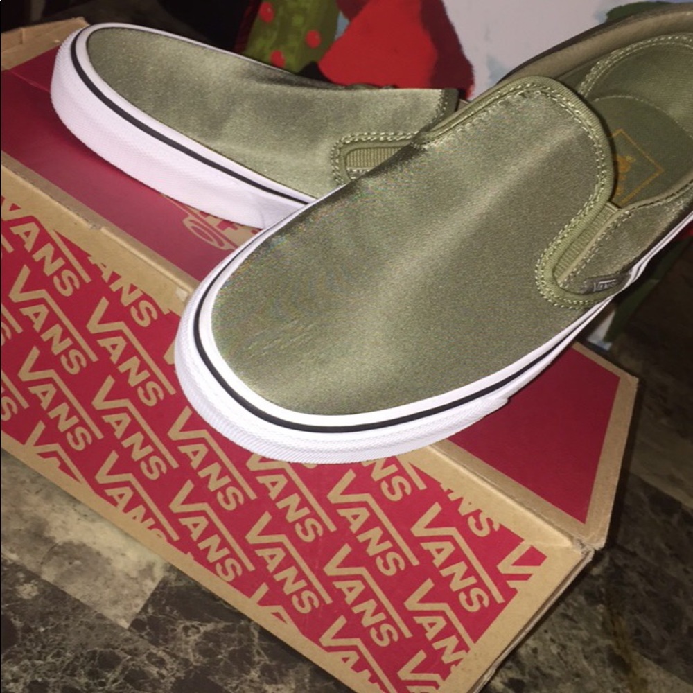 VANS - Picture 2 of 2